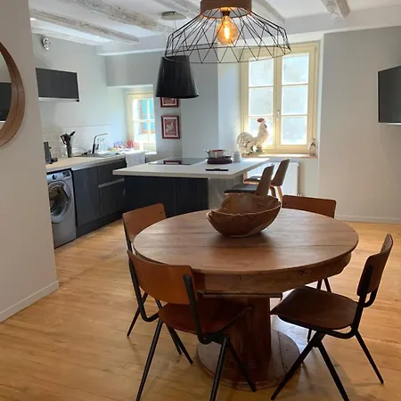 Holiday home Charmante Petite Maison Avec Baignoire Balneo Et Video Projecteur