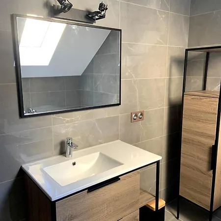 Charmante Petite Maison Avec Baignoire Balneo Et Video Projecteur Semesterbostad *